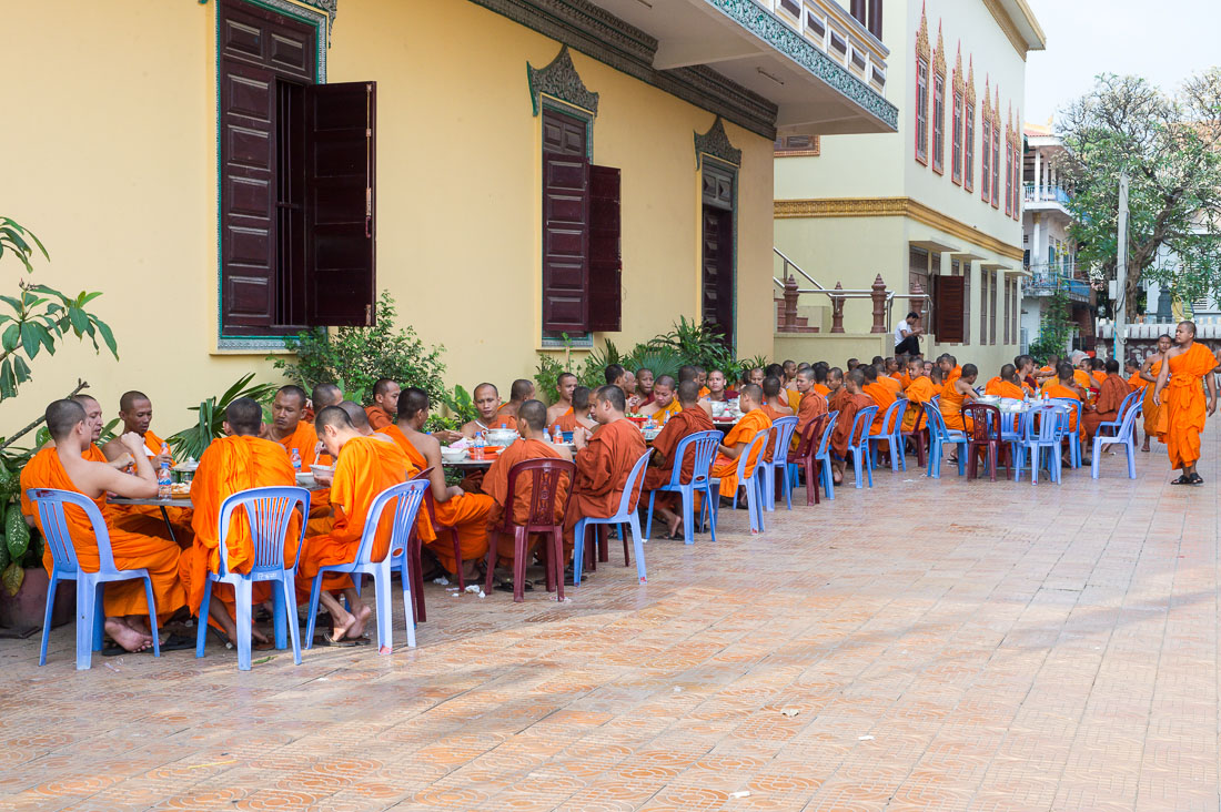 Buddhist monks enjoying morning breakfast, Ounalom pagoda. Phnom Penh, Kingdom of Cambodia, Indochina, South East Asia