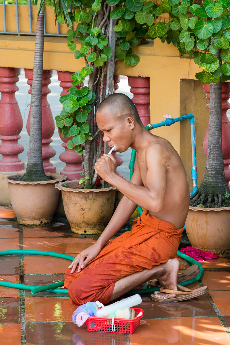 Buddhist monk brushing his teeth, Phnom Penh, Kingdom of Cambodia, Indochina, South East Asia