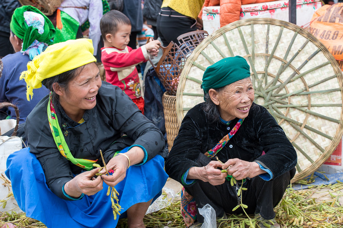 Mother and daughter from the Black Hmong people ethnic minority group, wearing traditional clothes. Dong Van market, Ha Gang province, Viet Nam, Indonesia, South East Asia