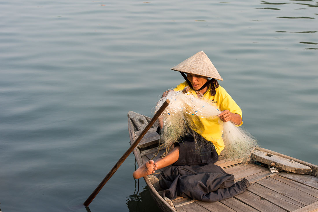 Fisherman setting his net in Hoi An, Thu Bon River, Quang Nam Province, Viet Nam, Indochina, South East Asia